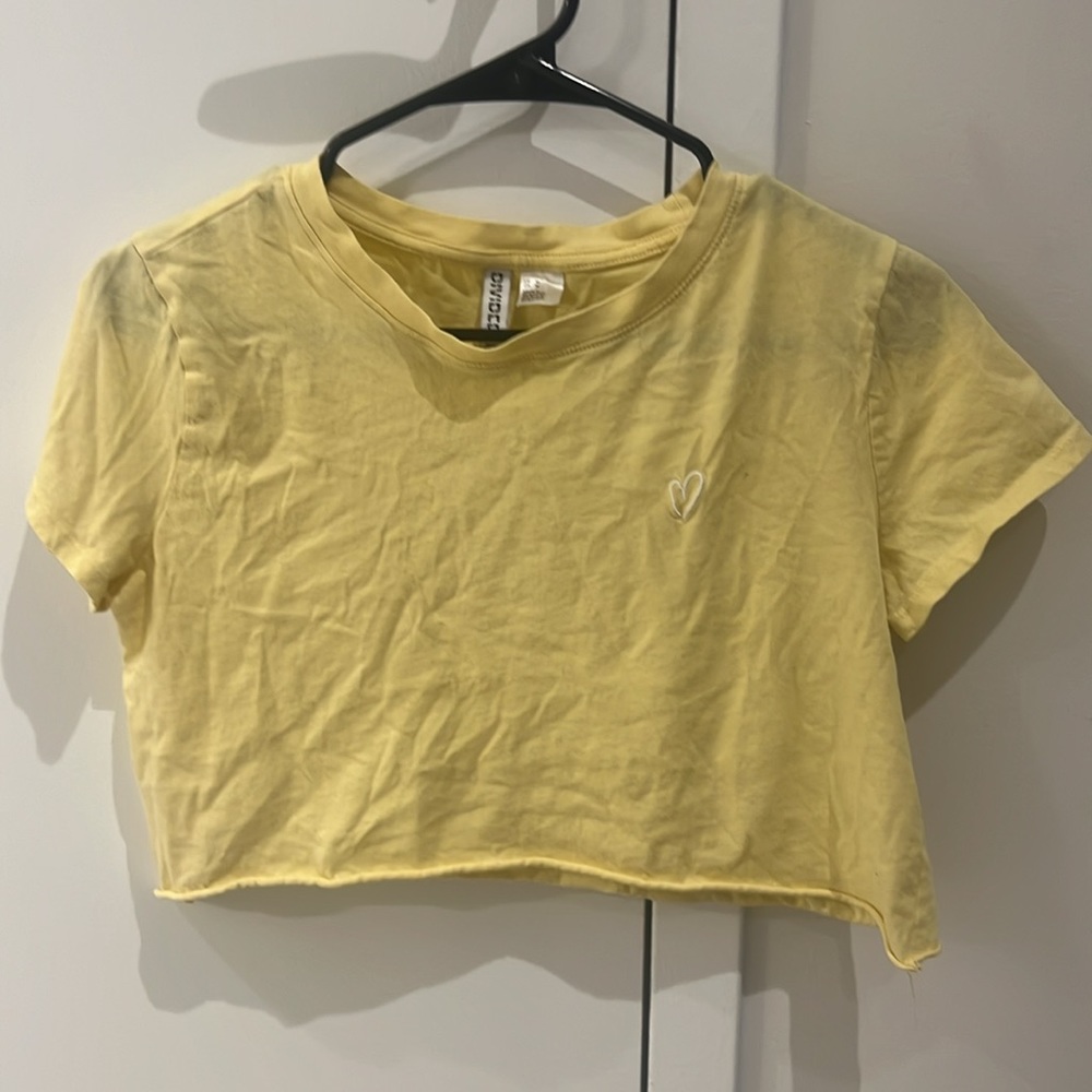 self-cropped H&M yellow heart graphic cropped tee, size medium